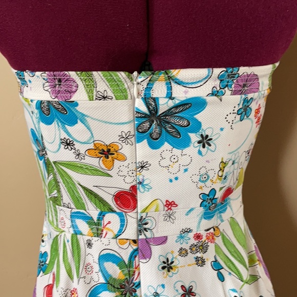 Dress - Simply Gorgeous Size 10 Dress - Like New - Picture 4 of 10